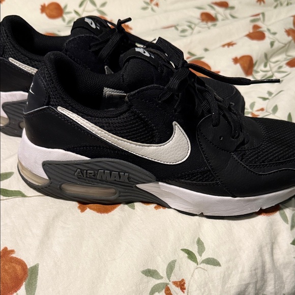 Nike Air Max Black and White Athletic Shoes - Picture 1 of 5